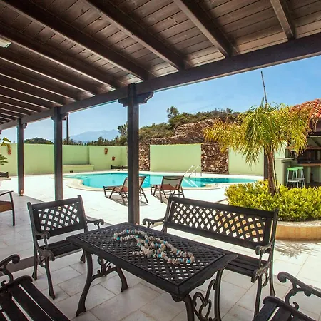 Villa Chloe - Amazing View With Swimming Pool