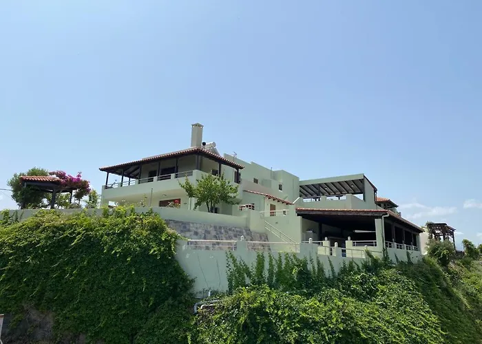 Chloe - Amazing View With Swimming Pool