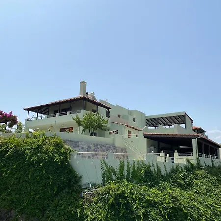 Chloe - Amazing View With Swimming Pool