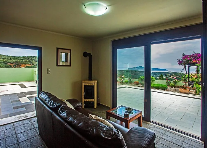 Chloe - Amazing View With Swimming Pool فيلة خانيا